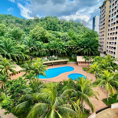 Putravilla Condominium Lovely & Spacious With Public Pool Kampong Kerdas المظهر الخارجي الصورة